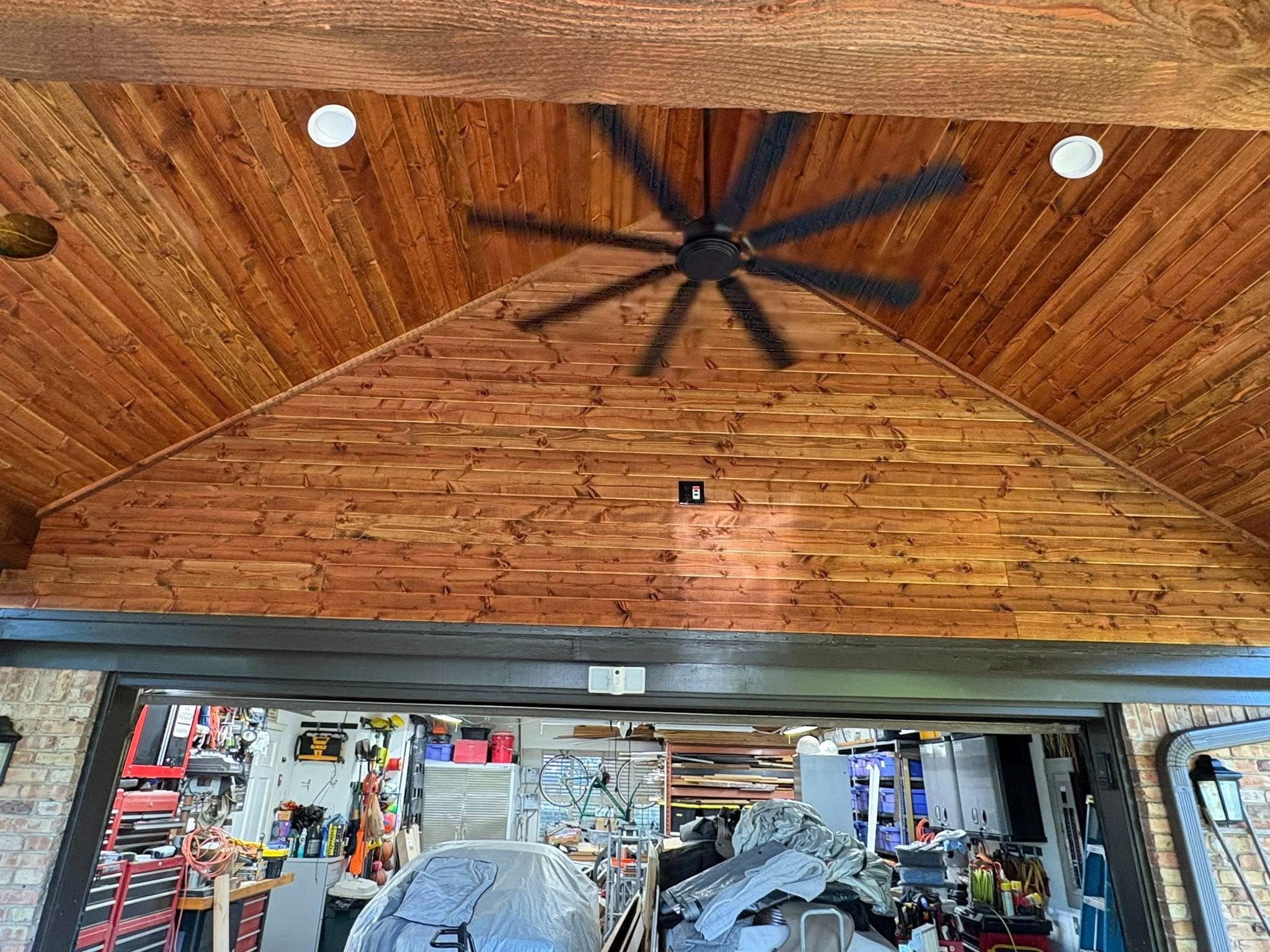 Vaulted ceiling with fan and recessed lights