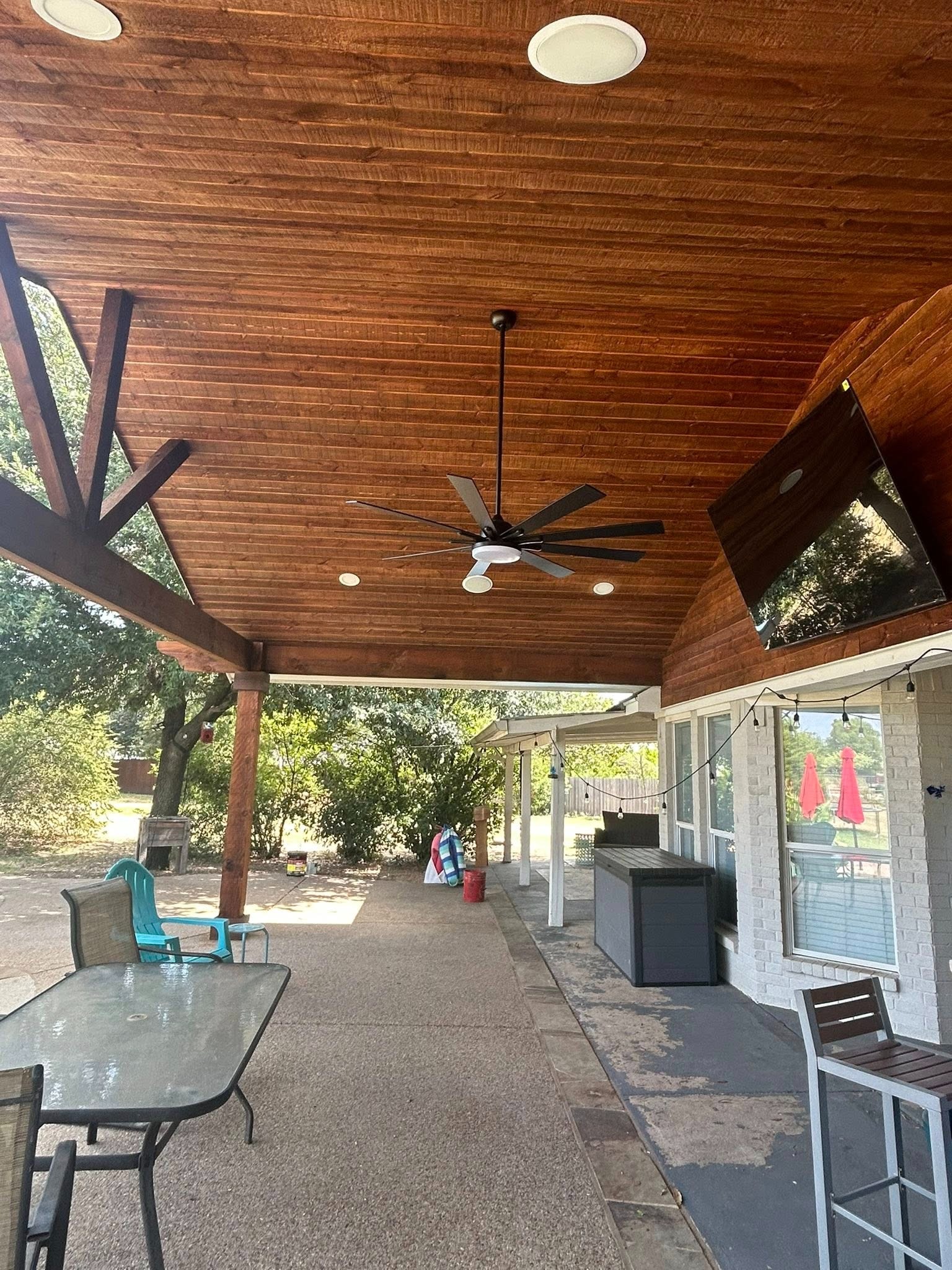 Interior with stained ceiling, fan, and recessed lights